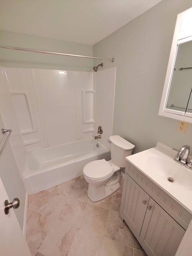 Building Photo - *Recently Updated 2BD/1.5BA Townhouse Available for Rent in West Mifflin*