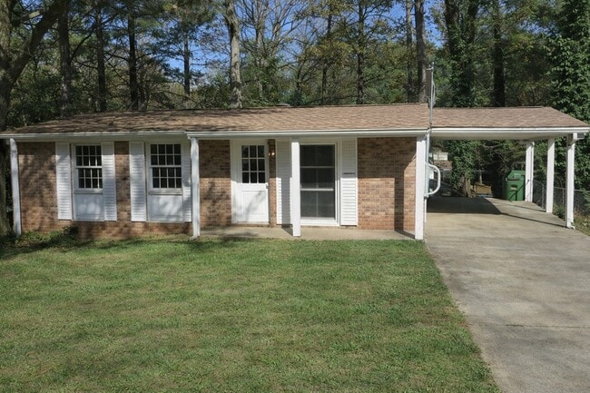 Building Photo - 117 Glenrose Cir SW