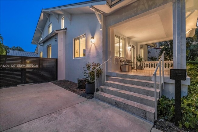 Building Photo - 320 NE 88th St