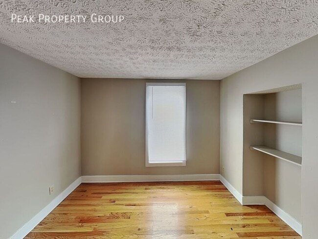 Building Photo - 77 1/2 E. 7th Avenue-