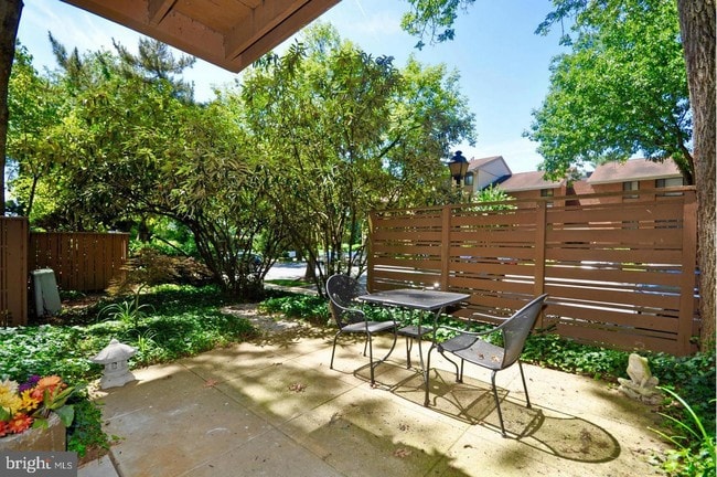 Building Photo - 5 Cross Keys Rd