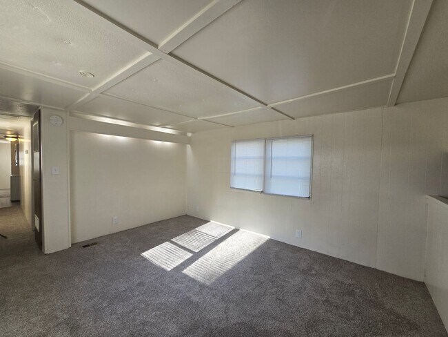 Building Photo - 2 bed 1 bath Home *Section 8 Welcome*