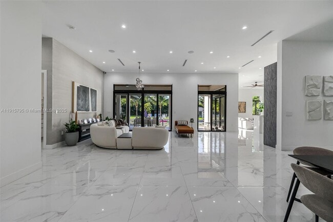 Building Photo - 250 NW 129th Ave