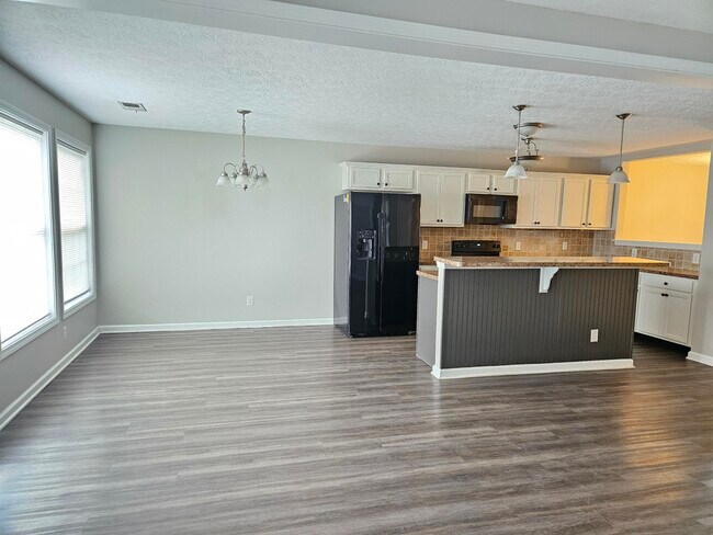 Building Photo - 680 Lucille Dr