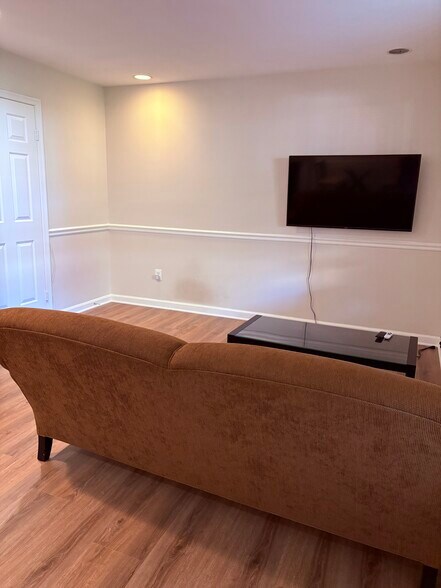 Building Photo - 21082 Gladstone Dr