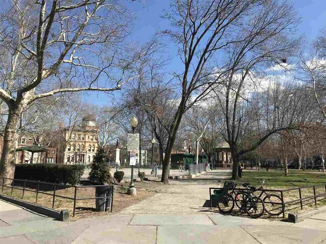 Building Photo - 315 Willow Ave