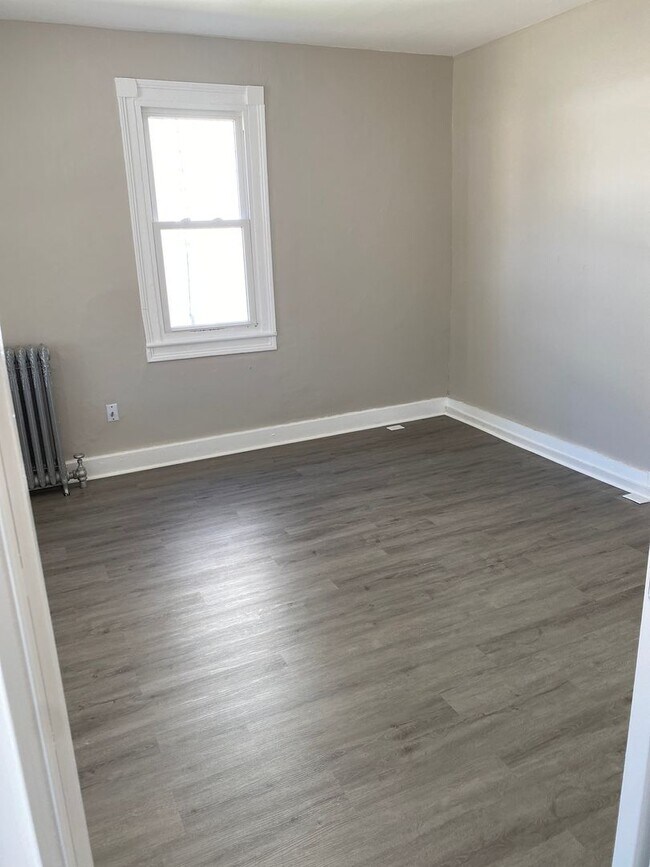 Building Photo - 3 BR, 1 BA House