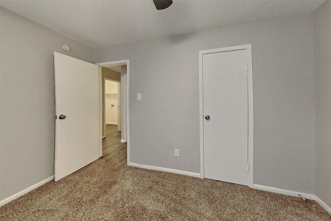 Building Photo - 31 S White Pebble Ct