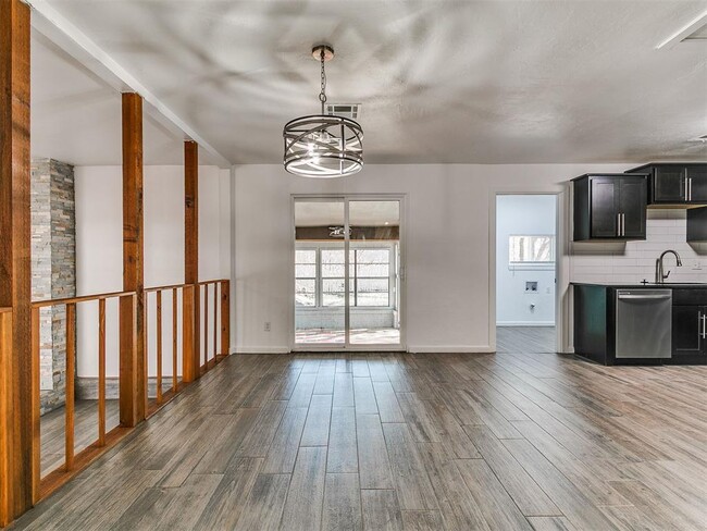 Building Photo - 816 S Santa Fe Dr