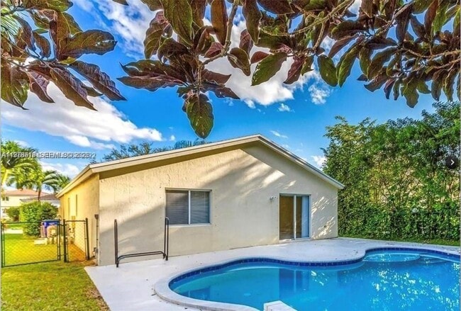 Building Photo - 1213 SW 46th Way