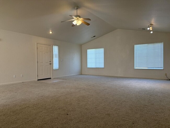 Building Photo - Spacious 2/1 in the country AVAILABLE NOW!!!