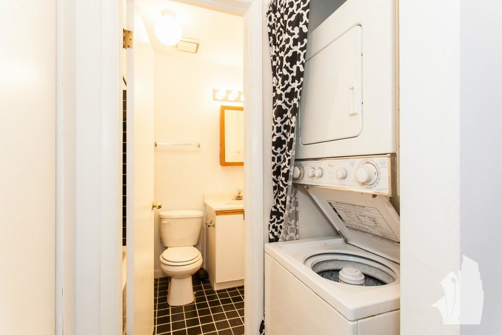 Building Photo - 2057 W Dickens Ave
