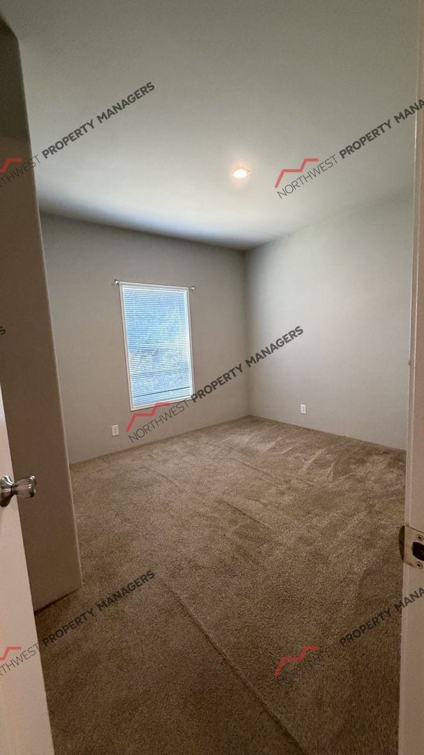 Building Photo - STATUS: *AVAILABLE* | R335 | $2295 + $100 flat rate for Electric and sewer