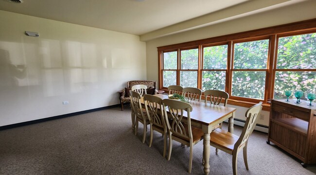 Building Photo - 1 Bedroom, 1 Bath Apartment- All utilities...