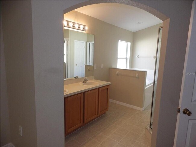 Building Photo - 418 Ashley Pl