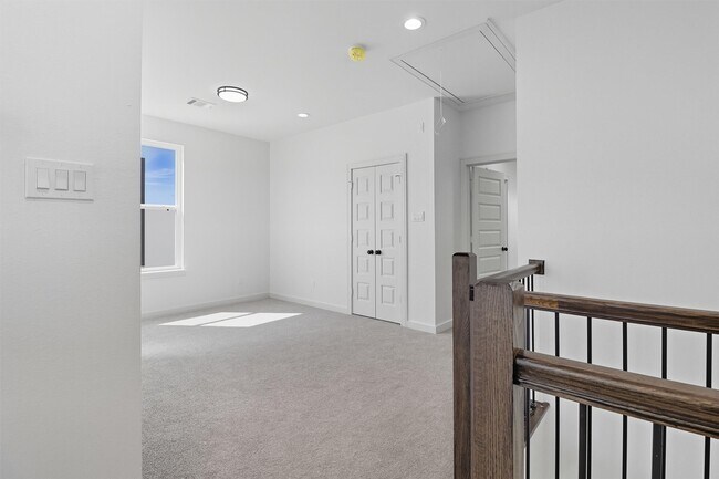 Building Photo - 2924 El Fenice Ln