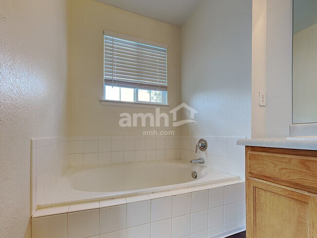 Building Photo - 9836 Kenton Cir