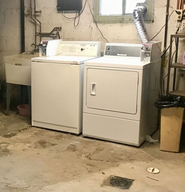 Building Photo - 112 Rockwood Ave