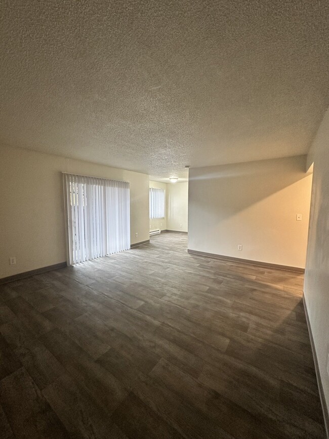 Building Photo - 2 - Bedroom Apartment, Down Stairs, Near T...