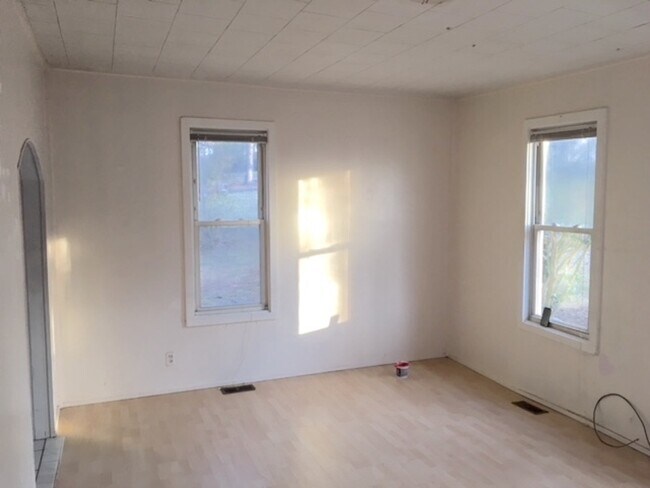 Building Photo - 906 Oval St