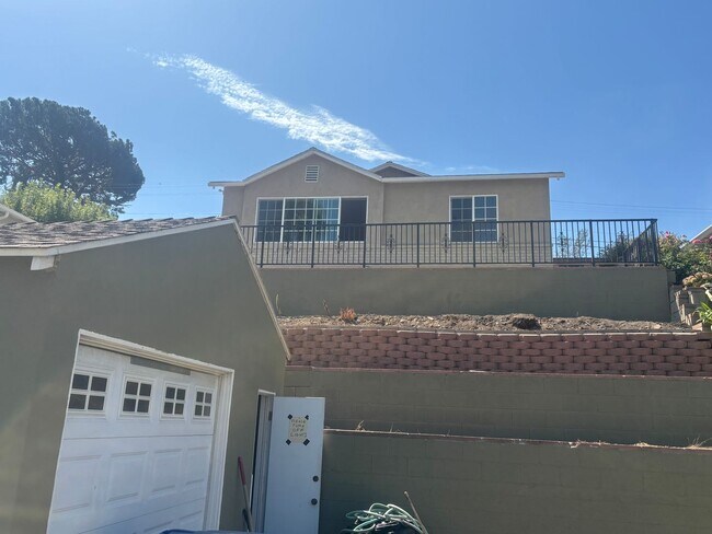Building Photo - Beautiful 3-Bedroom Single-Story Home in Los Angeles!