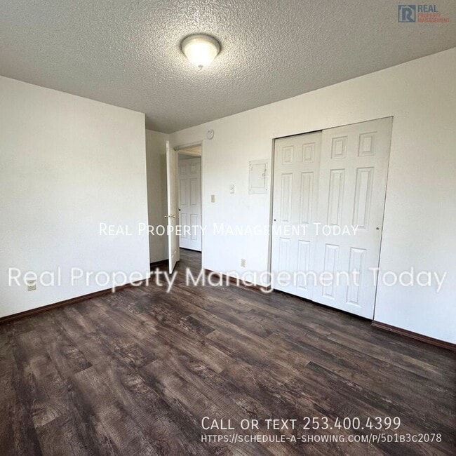 Building Photo - Delightful 2 bed and 1 bath unit in Tacoma...