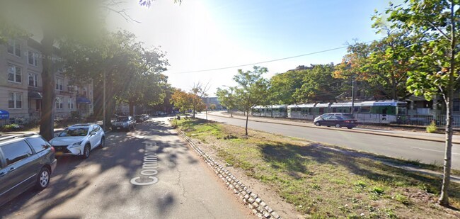 Building Photo - 3-bed Brownstone on Comm Ave in Packard's ...