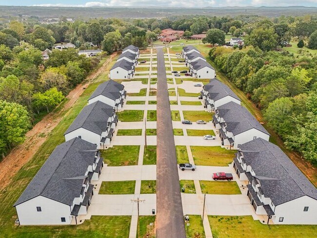 Building Photo - Brand-New Luxury Townhomes – 1st Month Fre...