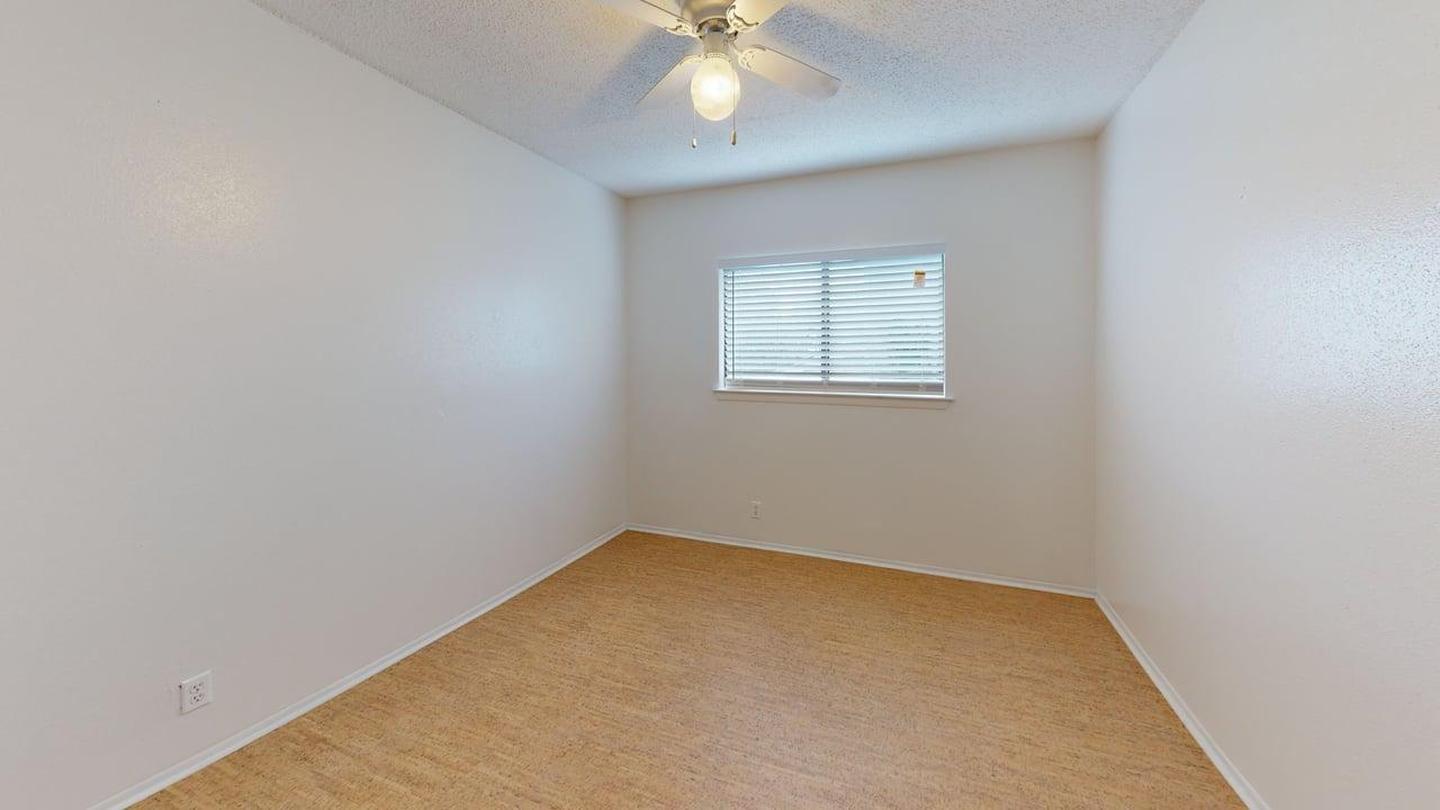 Building Photo - Spacious San Antonio home with open layout...