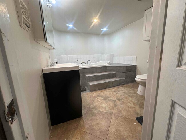 Building Photo - 3100 SE 122nd Ave