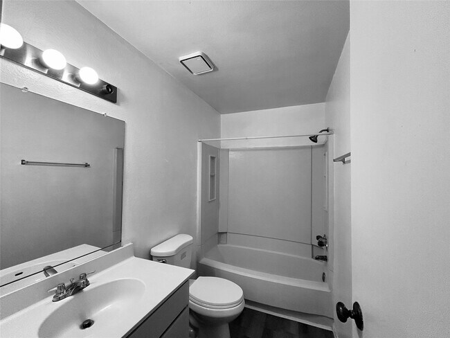 Building Photo - 8030 Sands Point Dr