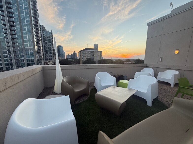 Building Photo - 715 N Church St