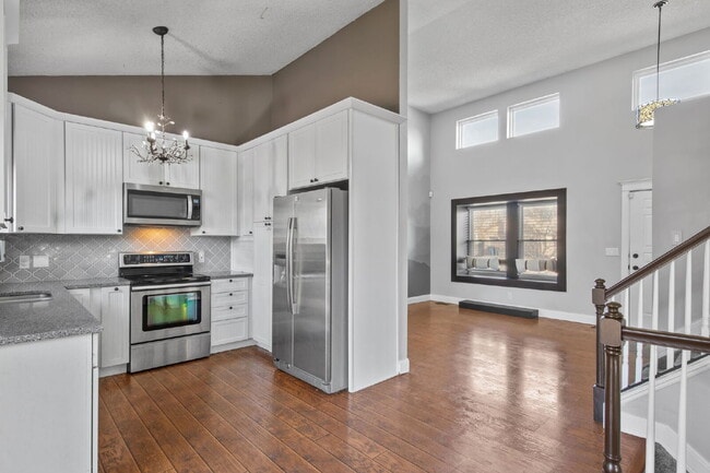 Building Photo - Beautiful 4 Bedroom Home with Backyard The...