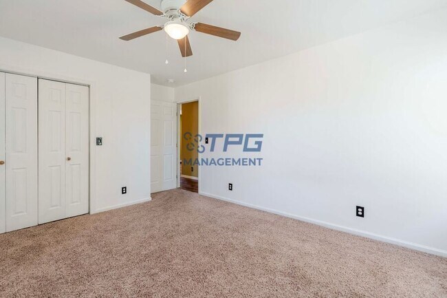 Building Photo - 8 Windsor Dr