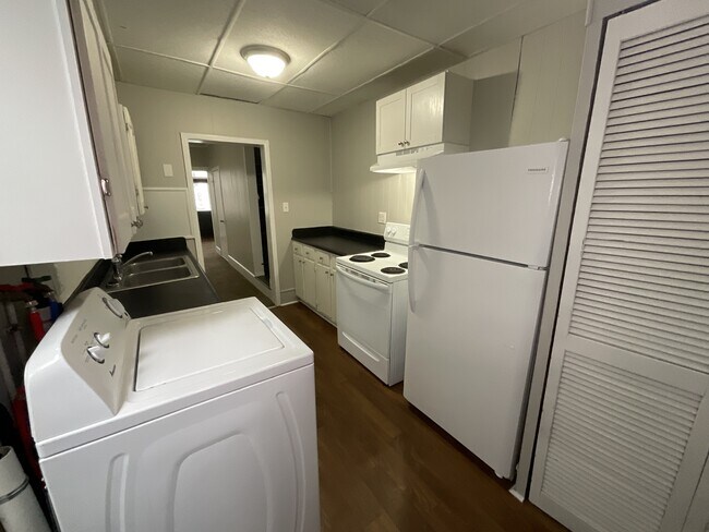 Building Photo - 2118 Greenwood St