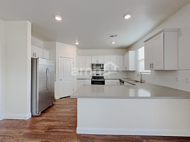 Building Photo - 723 Terrain Star Ave