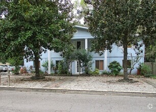 Building Photo - 2BR/1BA Flat Biking/Walking Distance to UF...