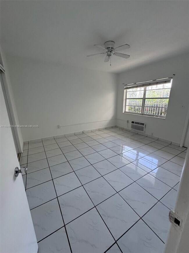 Building Photo - 8040 Tatum Waterway Dr