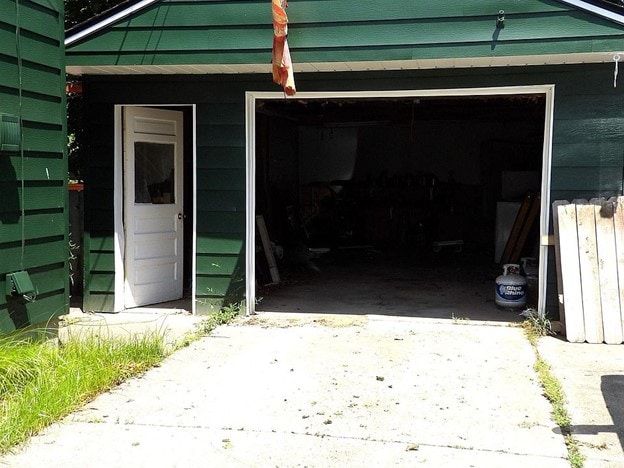 Building Photo - 335 North Dr