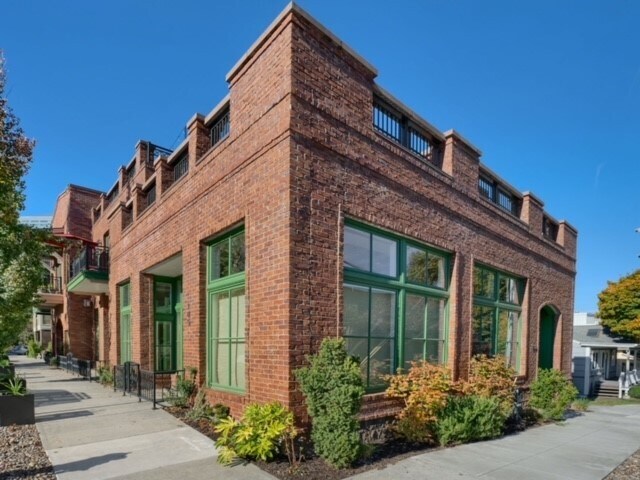Building Photo - 3235 SW 1st Ave