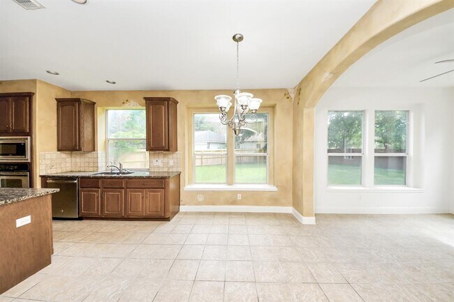 Building Photo - 3811 Parkside Dr