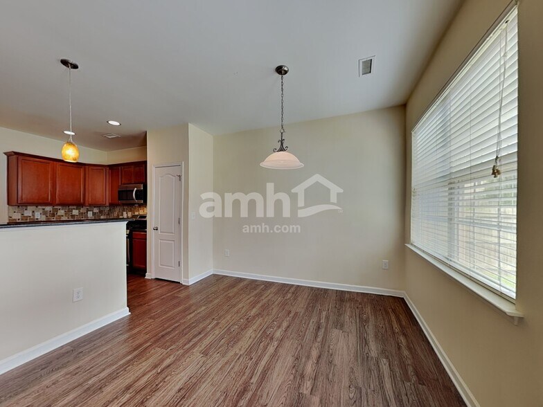 Building Photo - 1324 Lombar St