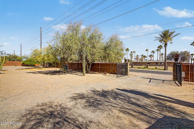 Building Photo - 6510 E Dixileta Dr
