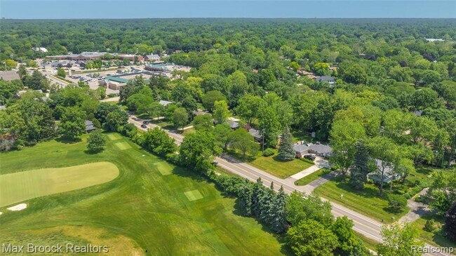 Building Photo - 6695 Lahser Rd