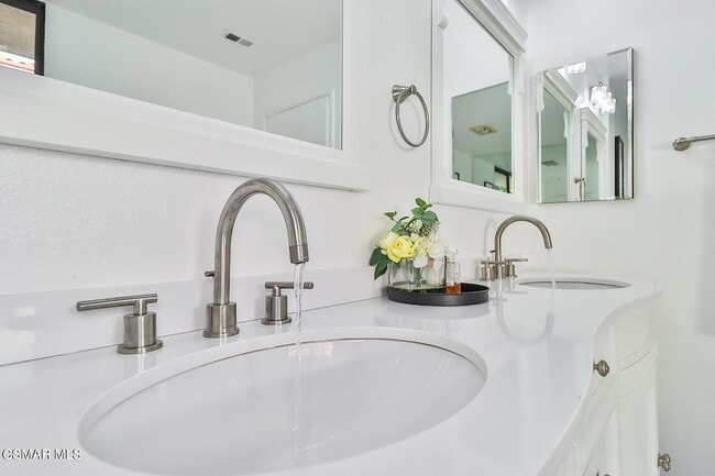 Building Photo - 4082 Avenida Verano