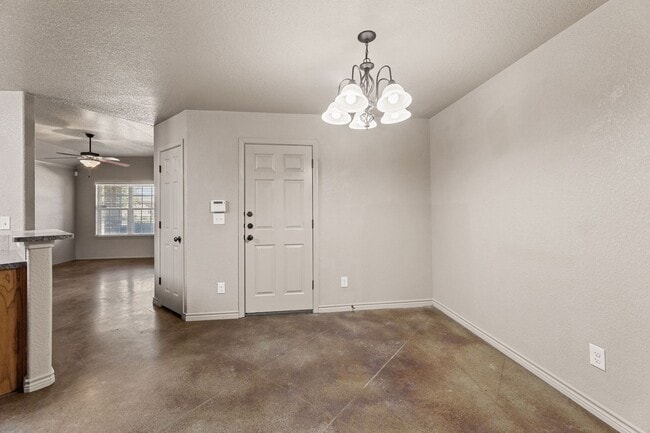 Building Photo - PM1-TEMP609 W Karey Dr