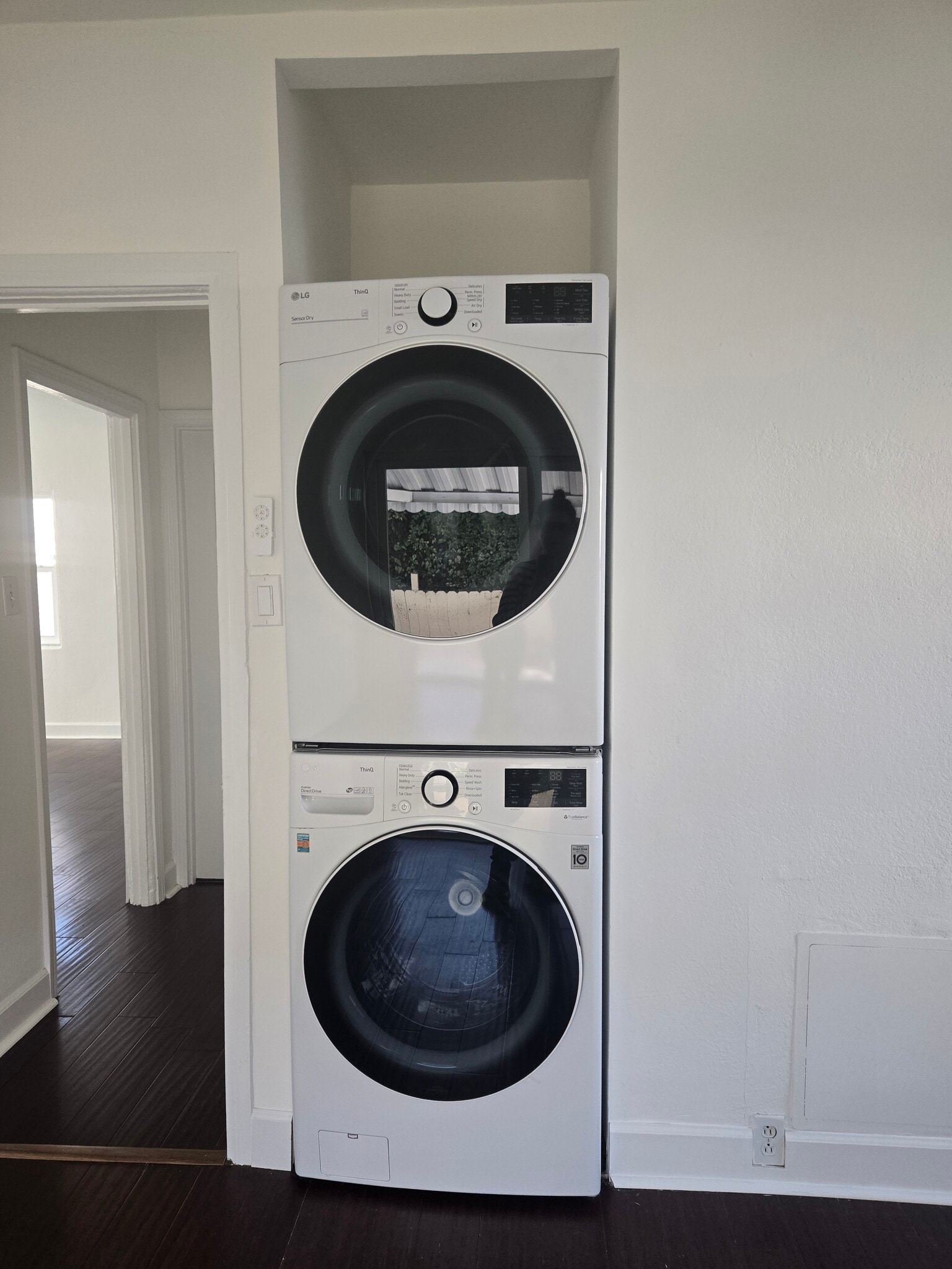 Building Photo - 7216 Waring Ave