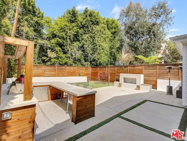 Building Photo - 10593 Kinnard Ave