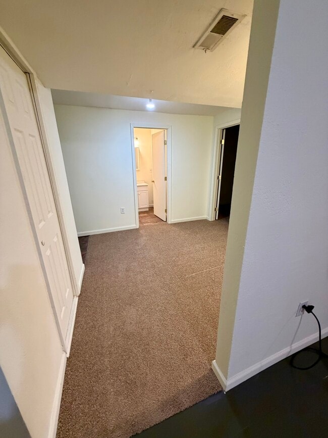 Building Photo - 571 SE 115th Rd