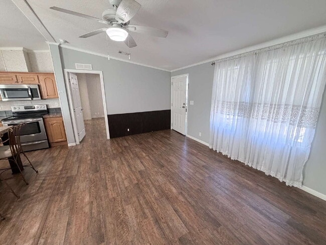 Building Photo - "Serene 3-Bed, 2-Bath Home in Auburndale - 1152 Sq Ft of Comfort on Hickory Rd!"